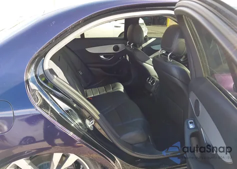 2018 Mercedes-Benz C 300 z USA, uszkodzony, nr VIN 55SWF4JB3JU235445